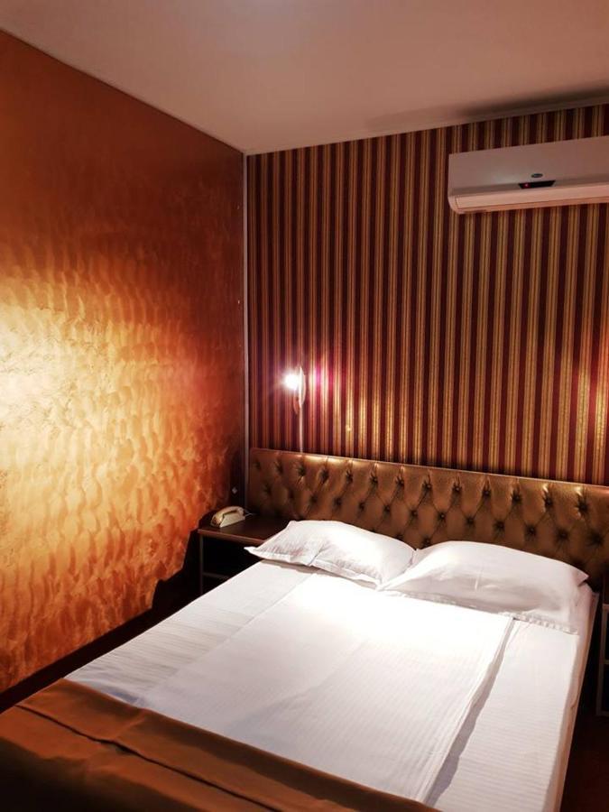 Asia Hotel Zsilvásárhely Kültér fotó