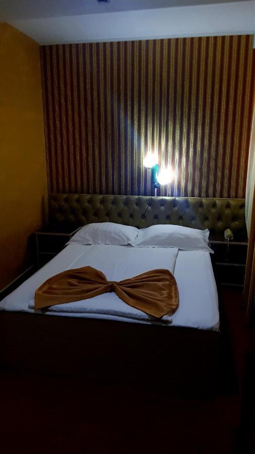 Asia Hotel Zsilvásárhely Kültér fotó