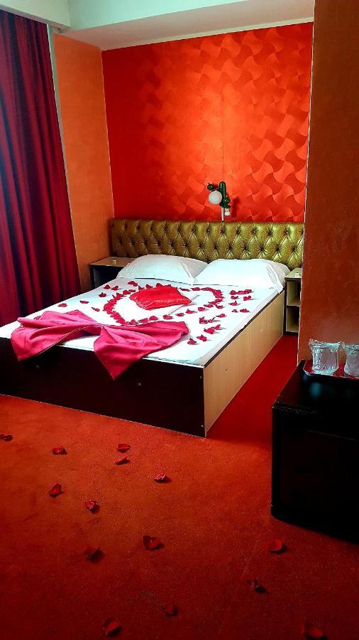 Asia Hotel Zsilvásárhely Kültér fotó