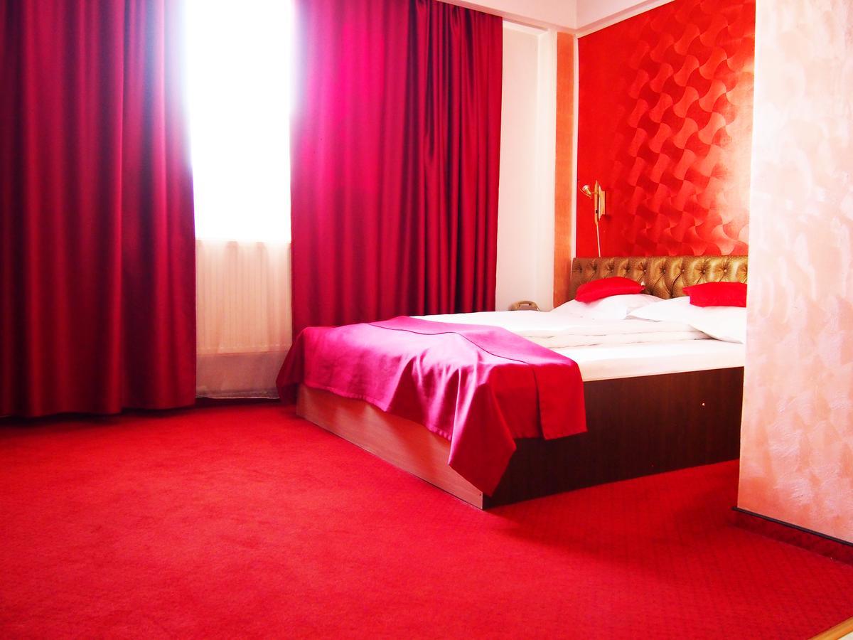 Asia Hotel Zsilvásárhely Kültér fotó