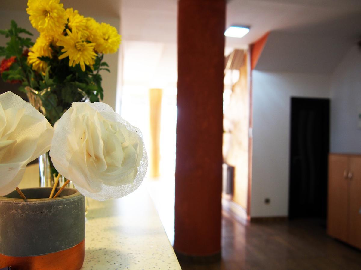 Asia Hotel Zsilvásárhely Kültér fotó