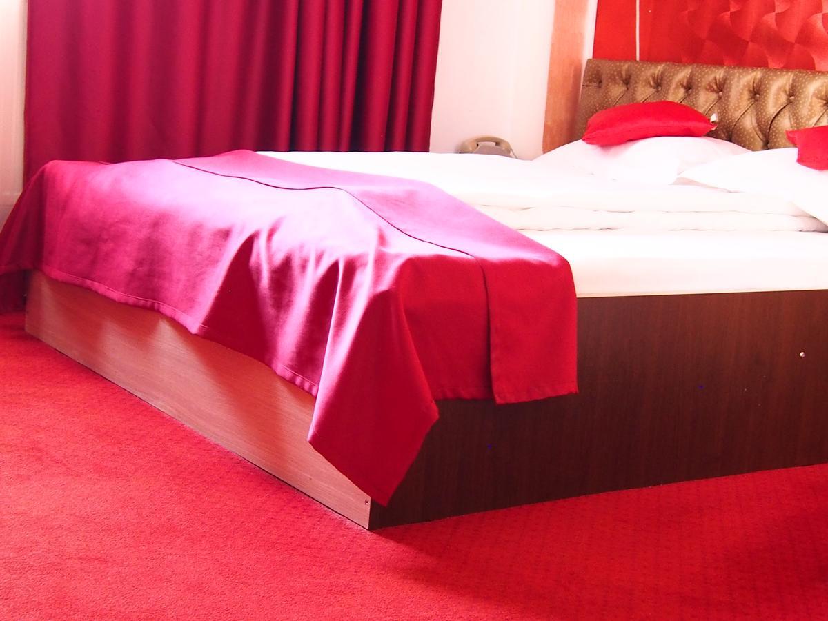 Asia Hotel Zsilvásárhely Kültér fotó