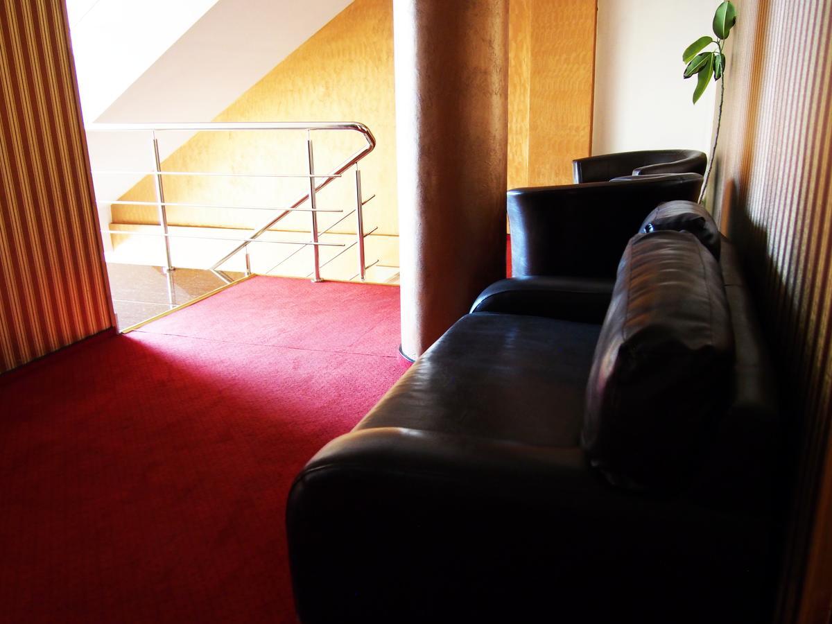 Asia Hotel Zsilvásárhely Kültér fotó