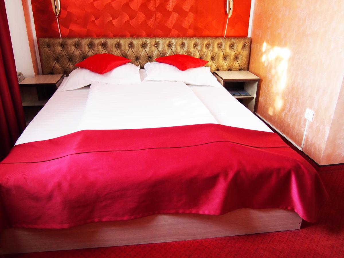 Asia Hotel Zsilvásárhely Kültér fotó