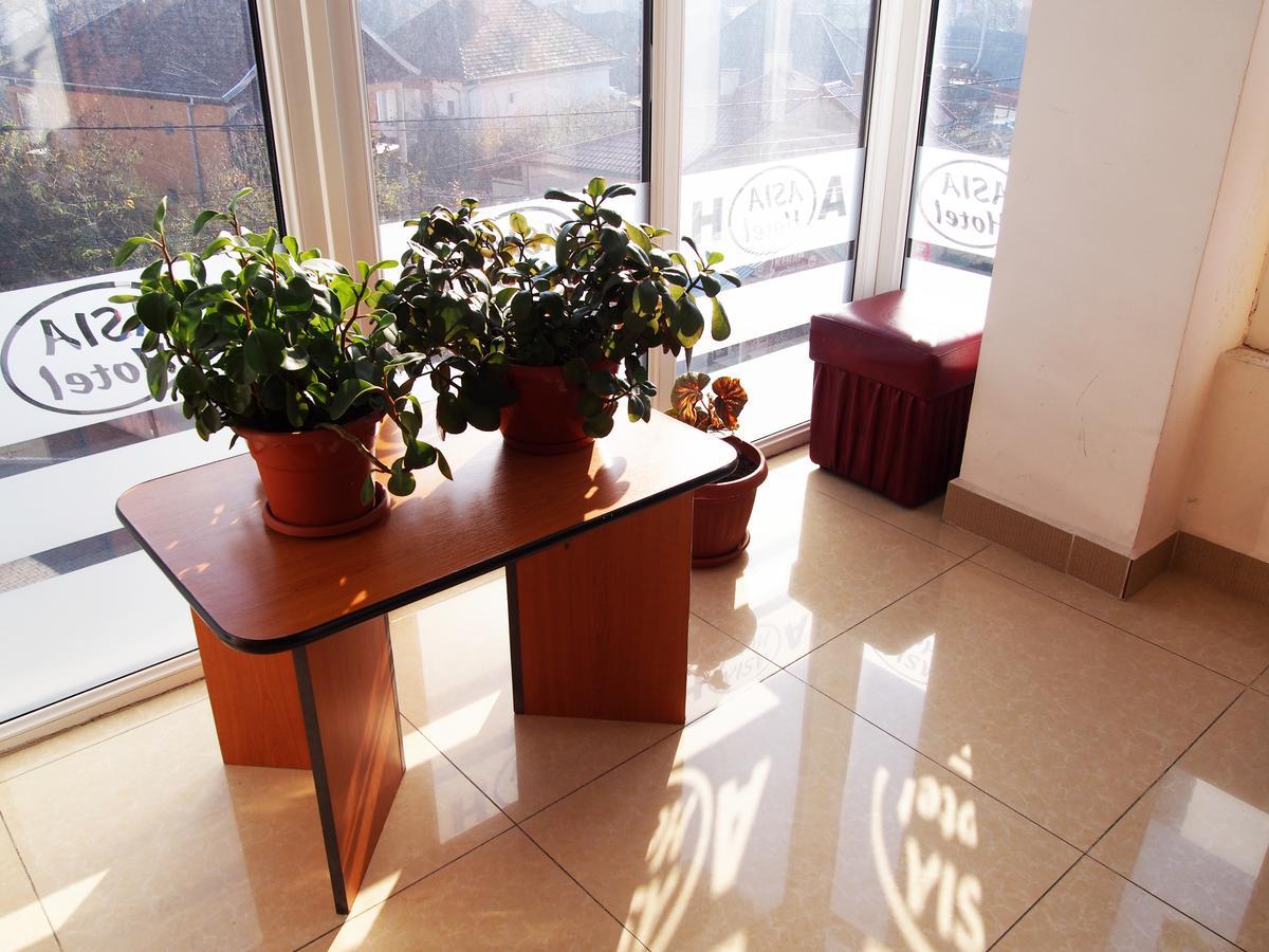 Asia Hotel Zsilvásárhely Kültér fotó