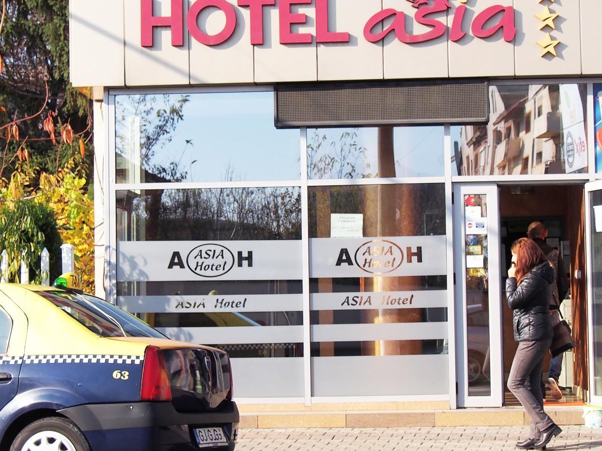 Asia Hotel Zsilvásárhely Kültér fotó