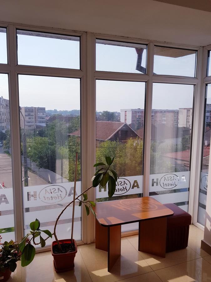Asia Hotel Zsilvásárhely Kültér fotó
